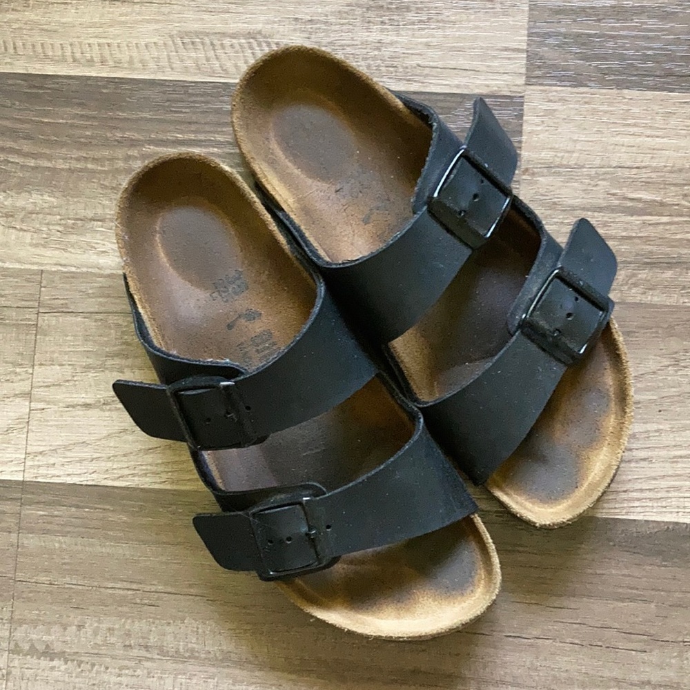 Birkenstock size 35 (4-4.5 US) excellent condition
